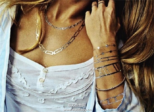 超酷 明星也愛(ài)用的金屬色系紋身貼紙