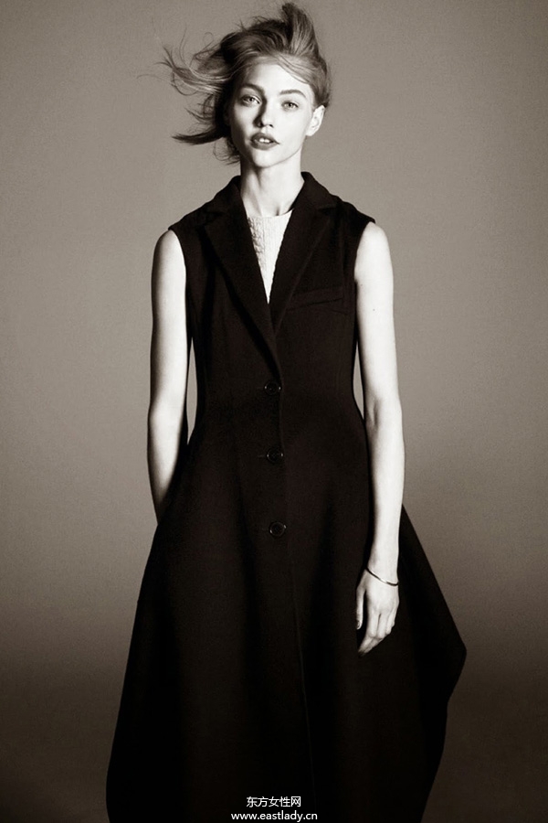 Sasha Pivovarova《Vogue》2014年8月法國版