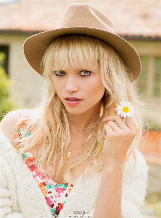 Hana Jirickova《Vogue》2014年8月俄羅斯版