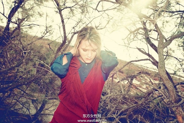 Carmen Kass登《Vogue》旅游專刊 跟大自然來次親密接觸