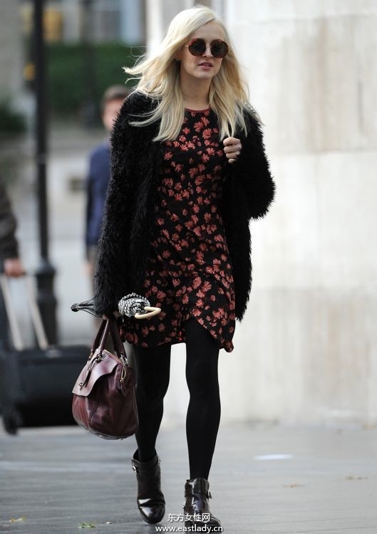 跟明星菲妮科頓學(xué)穿衣