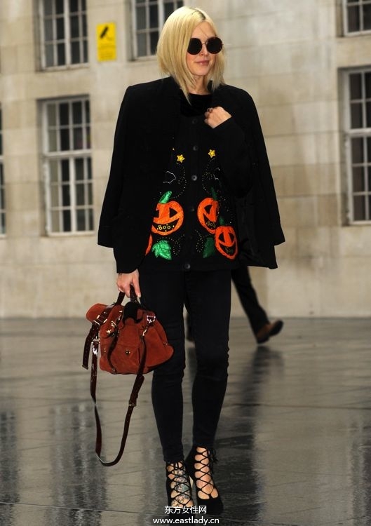 跟明星菲妮科頓學(xué)穿衣