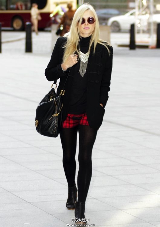 跟明星菲妮科頓學(xué)穿衣