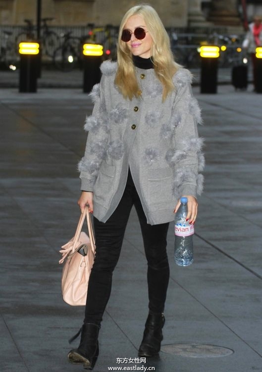 跟明星菲妮科頓學(xué)穿衣