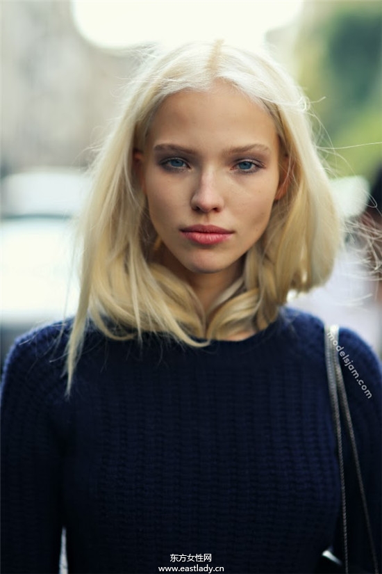 米蘭時裝周模特們引領(lǐng)時尚風(fēng)潮