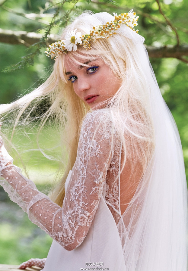 Miranda Kerr半裸出鏡登《Vogue》2013年9月版