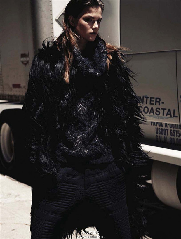 Anja Rubik & Kasia Struss 2013年8月份《Vogue》德國(guó)版