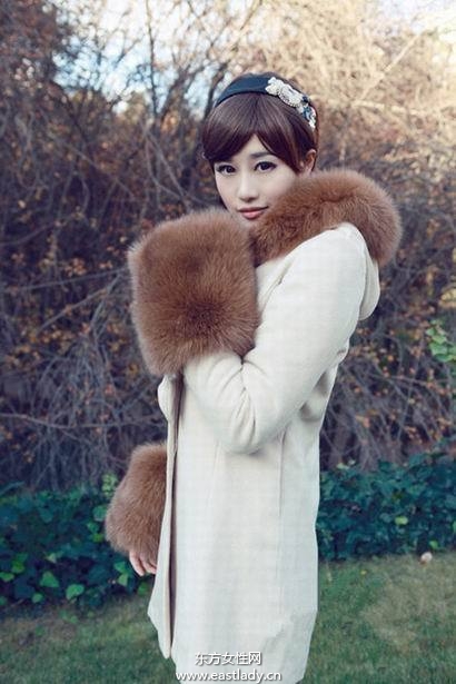 跟時尚達人學(xué)習(xí)白色服裝搭配法則