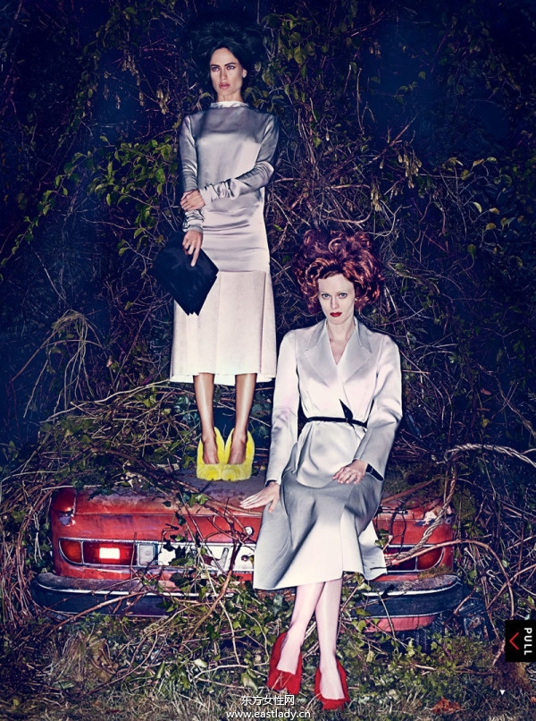 頂級(jí)模特Carolyn Murphy與Karen Elson演繹時(shí)尚大片 復(fù)古元素齊上陣展現(xiàn)詭異性感風(fēng)