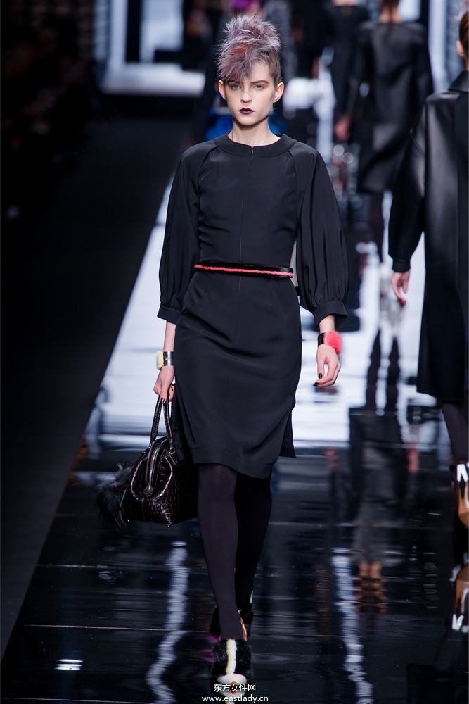 Fendi2013年米蘭時裝周服裝系列刮起皮草風(fēng)