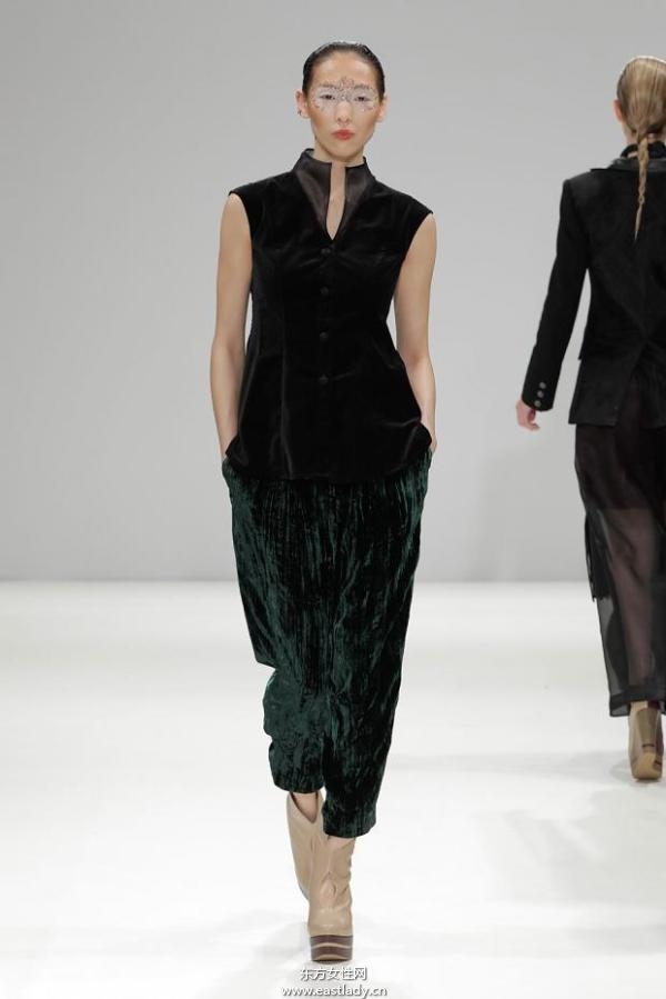 吉承倫敦時(shí)裝周2013秋冬系列 黑色元素成流行主旋律