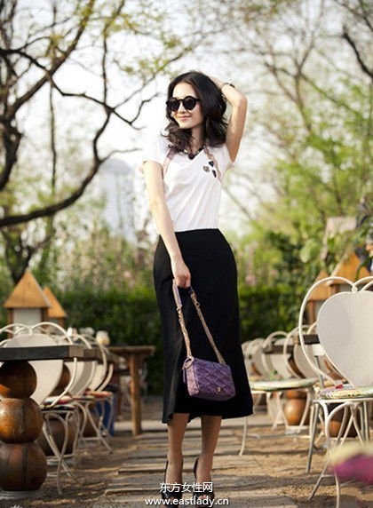 王麗坤性感服飾街拍秀 演繹別樣風情