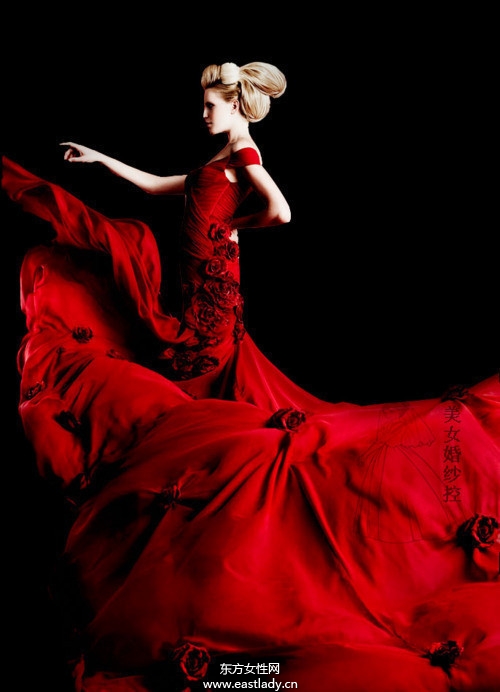 歐美達(dá)人長(zhǎng)裙混搭穿出古典氣質(zhì)