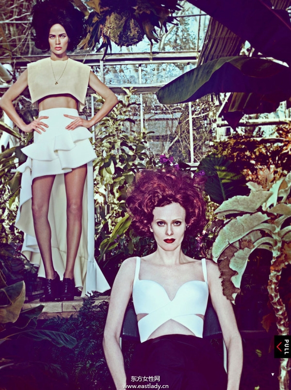 頂級(jí)模特Carolyn Murphy與Karen Elson演繹時(shí)尚大片 復(fù)古元素齊上陣展現(xiàn)詭異性感風(fēng)