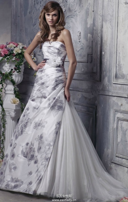 歐美達(dá)人長(zhǎng)裙混搭穿出古典氣質(zhì)