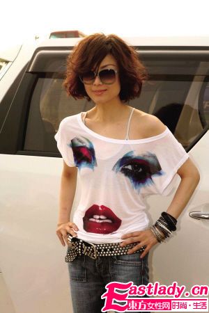 女星靠穿衣躥紅 時(shí)尚性感