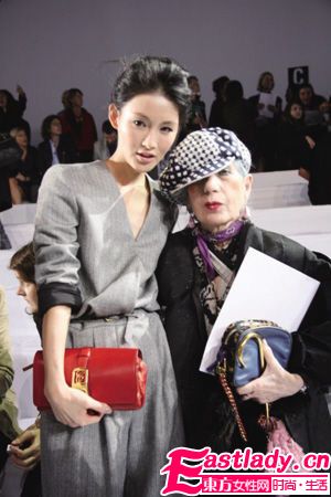 女星靠穿衣躥紅 時(shí)尚性感