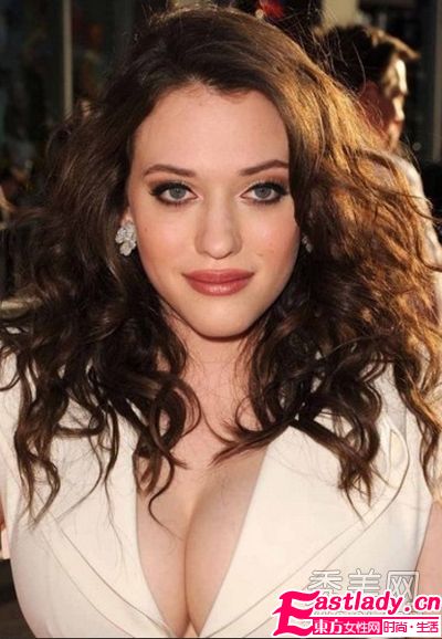 20位大胸歐美女星 巧穿衣露性感