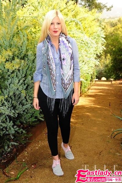 夏日學(xué)明星穿牛仔服飾個性十足