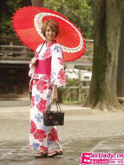 不同花朵圖案日本浴衣突出夏日氣息