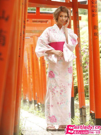 不同花朵圖案日本浴衣突出夏日氣息