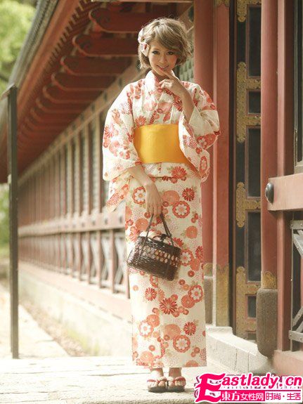不同花朵圖案日本浴衣突出夏日氣息