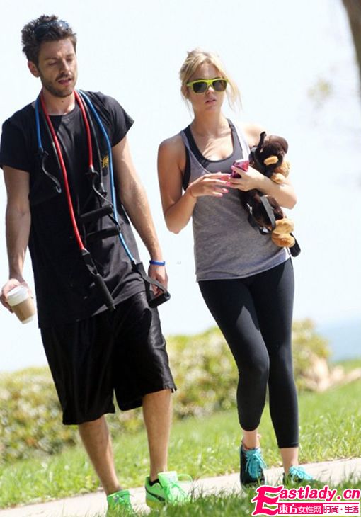 盤(pán)點(diǎn)明星運(yùn)動(dòng)裝扮 看看哪位明星最會(huì)打扮