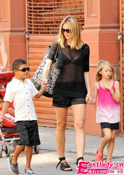 歐美明星朦朧透視裝 性感撩人