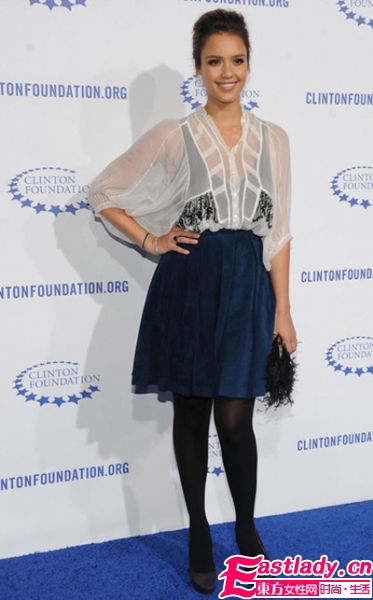 歐美明星朦朧透視裝 性感撩人