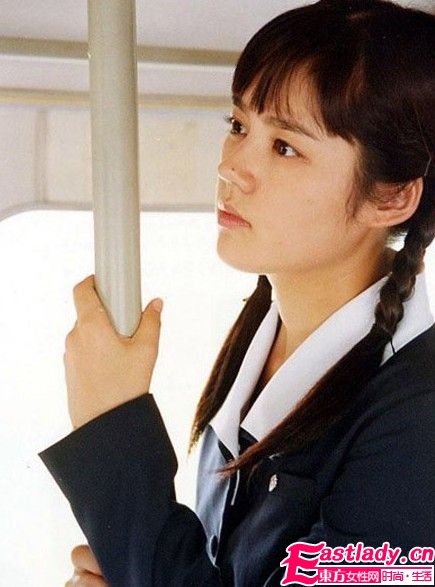 看女明星穿校服 讓你重溫校園時(shí)代