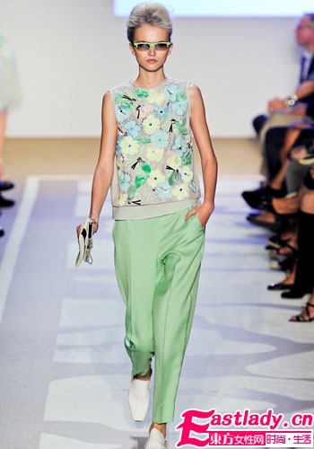 37歲貝嫂賣萌展現(xiàn)充滿母性和童真