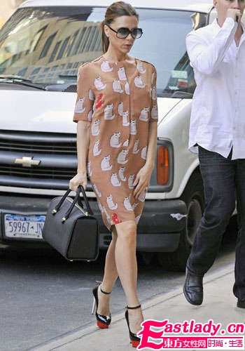 37歲貝嫂賣(mài)萌展現(xiàn)充滿(mǎn)母性和童真