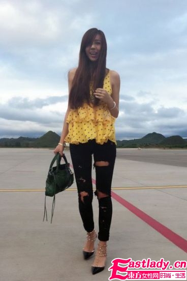 E罩杯女神周韋彤大秀時尚裝扮