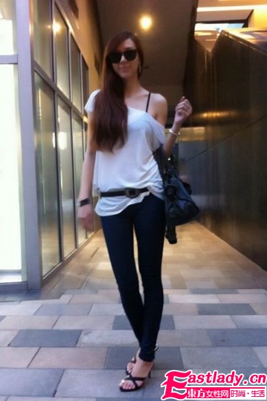 E罩杯女神周韋彤大秀時尚裝扮