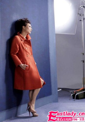 鄭秀文風(fēng)衣搭配穿出時(shí)尚個(gè)性