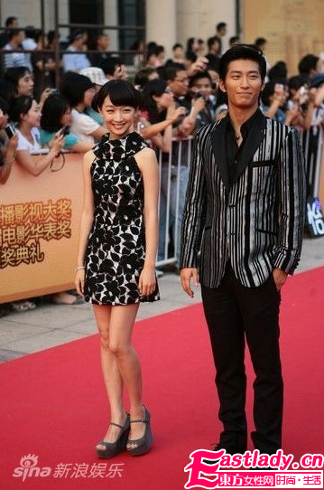 第十四屆華表獎(jiǎng)星光熠熠  鞏俐袁莉兩位女明星黑色性感裙亮相紅毯