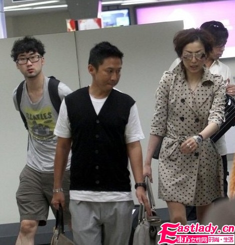 鄭秀文風衣搭配穿出時尚個性