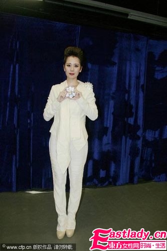 海清裙裝演繹性感 簡(jiǎn)約又大方