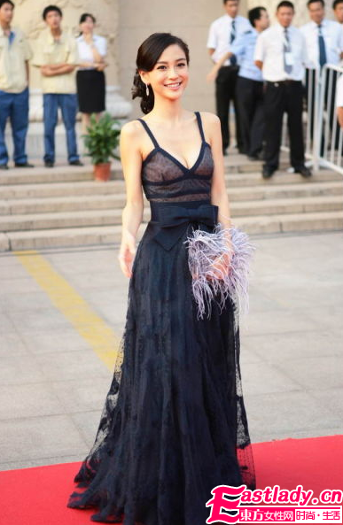 第十四屆華表獎星光熠熠 鞏俐袁莉兩位女明星黑色性感裙亮相紅毯