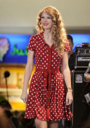 學(xué)明星演繹波點(diǎn)復(fù)古風(fēng) 做時(shí)尚潮人