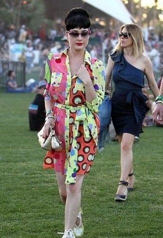 學(xué)明星演繹波點(diǎn)復(fù)古風(fēng) 做時(shí)尚潮人