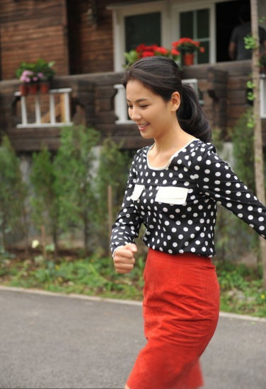 學(xué)明星演繹波點(diǎn)復(fù)古風(fēng) 做時(shí)尚潮人