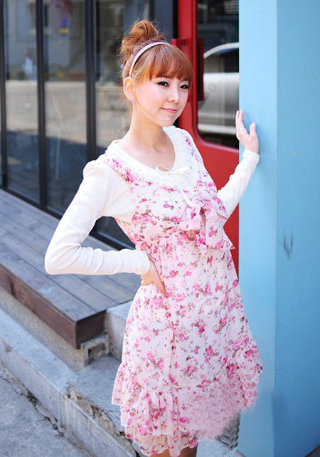 漂亮MM五一長(zhǎng)假旅游性感裝扮