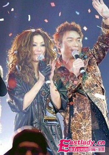 許志安 鄭秀文復合 穿衣打扮十分般配