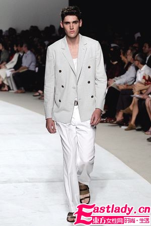 效仿明星衣裝 營(yíng)造窩心浪漫