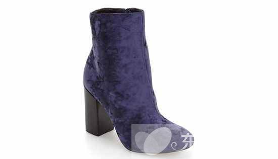 這個(gè)冬季你最不能錯(cuò)過(guò)的12款天鵝絨鞋子