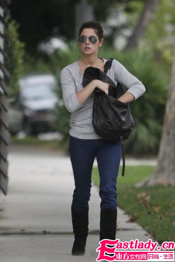 好萊塢女星大愛(ài)牛仔褲 美腿修型正好穿