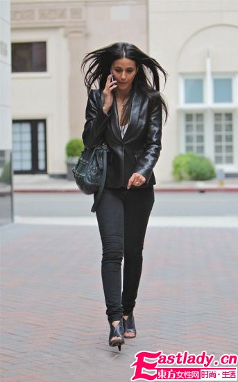 好萊塢女星大愛牛仔褲 美腿修型正好穿