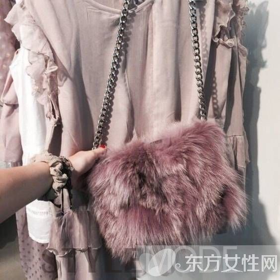 又萌又暖心 這個冬季你也來一件毛茸單品吧