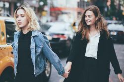 星范十足的減齡裝扮 這些 顯嫩單品 一個也不能少